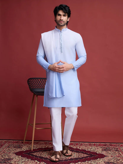 Himmelblaues Kurta mit Spiegelstickerei und Dupatta