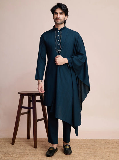Blaugrüne Viskose-Kurta mit Spiegelstickerei auf Jari, begleitet von Hosen und Dupatta