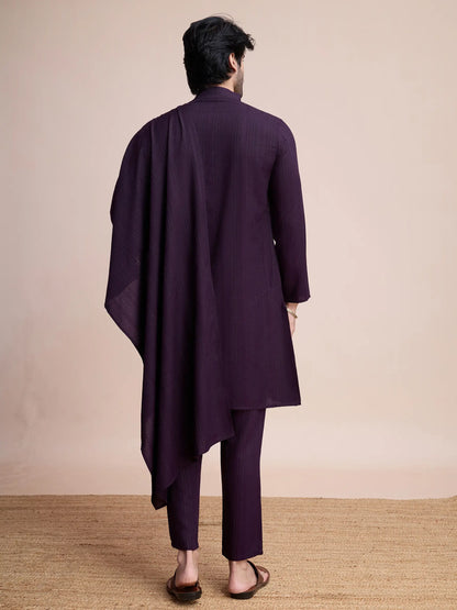 Lilafarbene Viskose-Kurta mit Spiegelstickerei auf dem Jari, dazu Hose und Dupatta