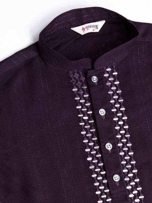Lilafarbene Viskose-Kurta mit Spiegelstickerei auf dem Jari, dazu Hose und Dupatta