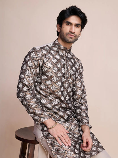 Beige Seiden-Kurta mit Fadenstickerei und Pailletten AAMAN COLLECTION