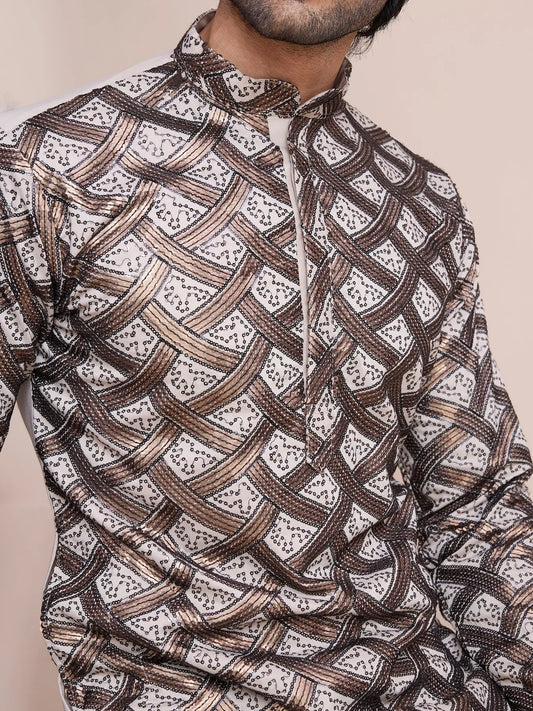 Beige Seiden-Kurta mit Fadenstickerei und Pailletten AAMAN COLLECTION