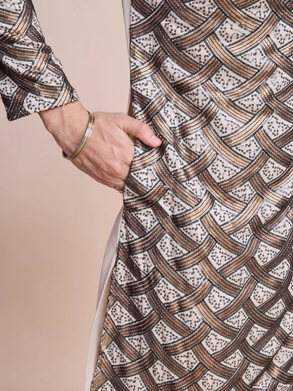 Beige Seiden-Kurta mit Fadenstickerei und Pailletten AAMAN COLLECTION