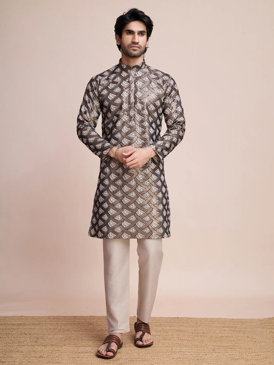 Beige Seiden-Kurta mit Fadenstickerei und Pailletten AAMAN COLLECTION