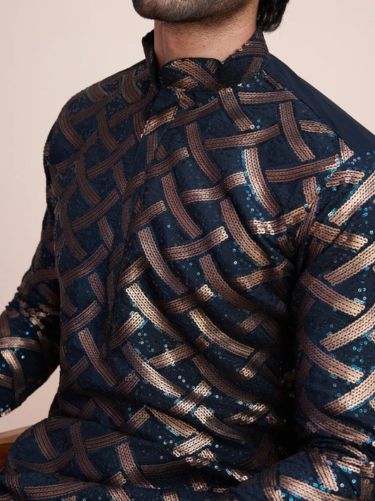 Marineblaue Seiden-Kurta mit Fadenstickerei und Pailletten AAMAN COLLECTION