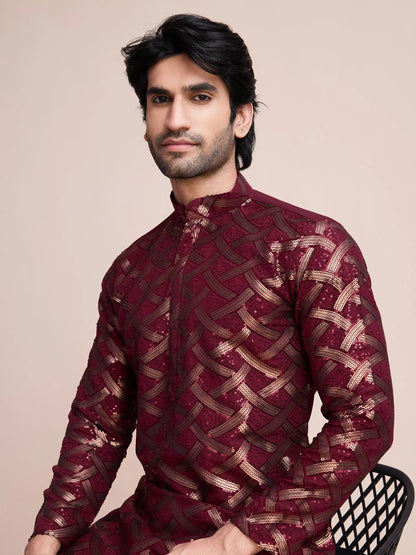 Kurta en soie bordeaux avec broderie au fil et sequins COLLECTION AAMAN