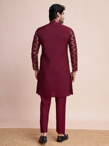 Kurta en soie bordeaux avec broderie au fil et sequins COLLECTION AAMAN