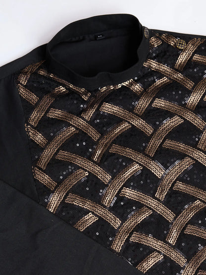 Schwarzes Seiden-Kurta, verziert mit Faden- und Paillettenstickerei, AAMAN COLLECTION