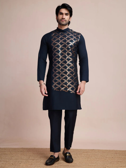 Marineblaue Seidenkurta, verziert mit Faden- und Paillettenstickerei, AAMAN COLLECTION