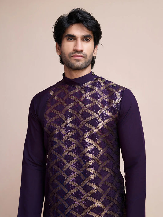 Lila Seiden-Kurta, verziert mit Faden- und Paillettenstickerei, AAMAN COLLECTION