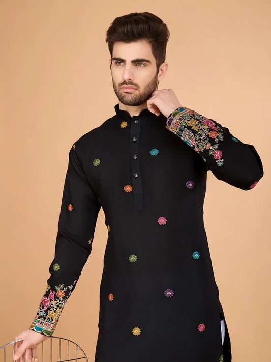 Schwarzes Seiden-Kurta mit Fadenstickerei und Pailletten