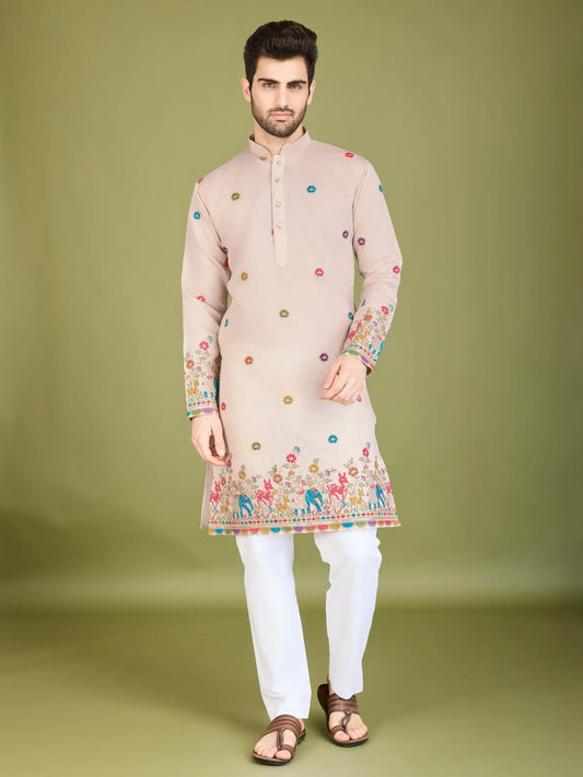 Elfenbeinfarbene Seiden-Kurta mit Fadenstickerei und Pailletten