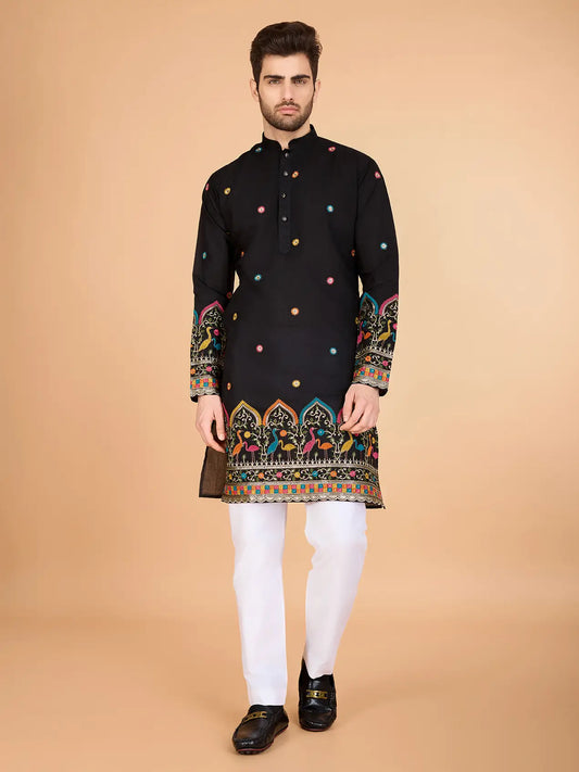 Schwarzes Seiden-Kurta mit Fadenstickerei und Pailletten