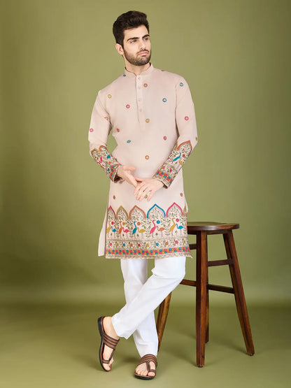 Elfenbeinfarbene Seiden-Kurta mit Fadenstickerei und Pailletten
