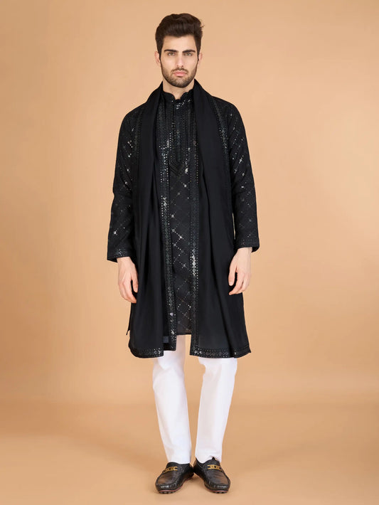 Schwarze Seiden-Kurta mit Seidenfadenstickerei und Pailletten, begleitet von einem Dupatta