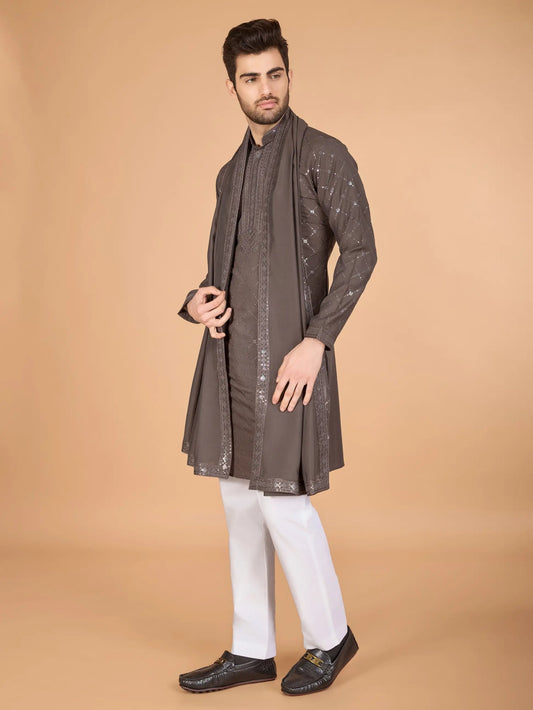 Braune Seiden-Kurta mit Seidenfadenstickerei und Pailletten, begleitet von einer Dupatta