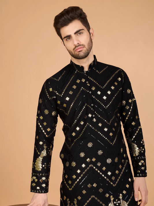 Schwarzes Kurta aus reinem Viskose mit Fadenstickerei und Pailletten