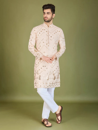 Elfenbeinfarbene Kurta aus reiner Viskose mit Fadenstickerei und Pailletten