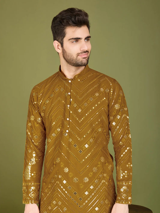 Dunkelgelbes Kurta aus reinem Viskose mit Fadenstickerei und Pailletten