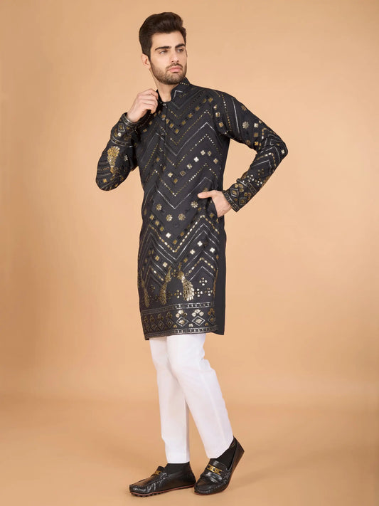 Kurta aus reiner grauer Viskose mit Fadenstickerei und Pailletten