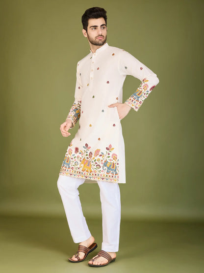 Weiße Baumwoll-Kurta mit Fadenstickerei und Pailletten