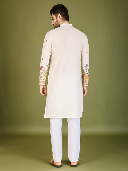 Weiße Baumwoll-Kurta mit Fadenstickerei und Pailletten