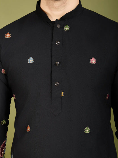 Schwarze Baumwoll-Kurta mit Fadenstickerei und Pailletten