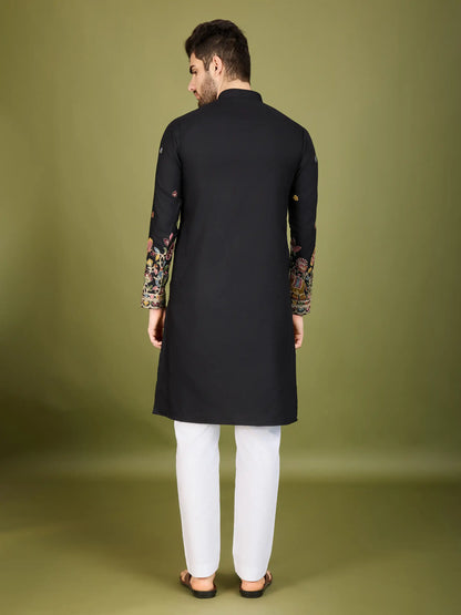 Schwarze Baumwoll-Kurta mit Fadenstickerei und Pailletten