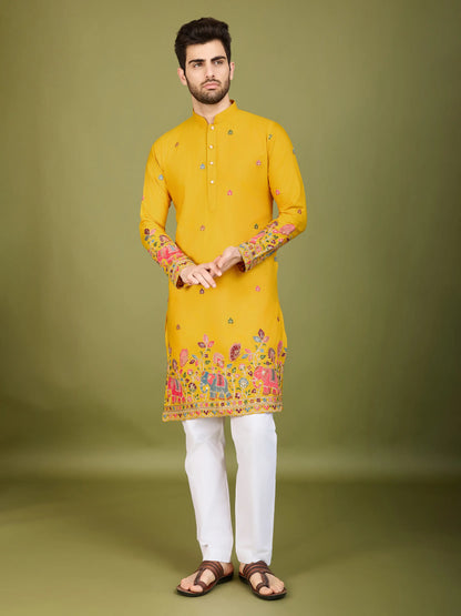 Gelbe Baumwoll-Kurta mit Fadenstickerei und Pailletten