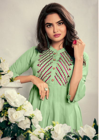 Hellgrünes, mittellanges Kurta-Oberteil aus Viskose mit Details