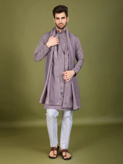 Ensemble Kurta couleur mauve en soie, orné de broderies au fil et de sequins, avec pantalon et dupatta assortis COLLECTION ZAYN