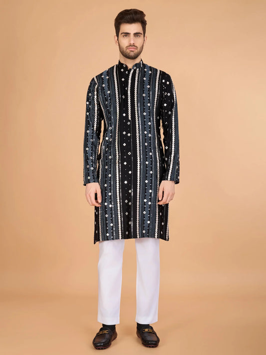 Schwarze Kurta mit Fadenstickerei, Pailletten und metallischen Spiegeln