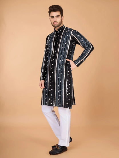 Schwarze Kurta mit Fadenstickerei, Pailletten und metallischen Spiegeln