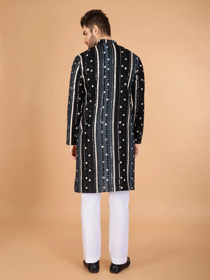 Schwarze Kurta mit Fadenstickerei, Pailletten und metallischen Spiegeln