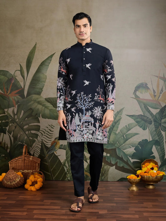 Schwarze Kurta aus Viskose-Seide mit Faden- und Musterarbeit, dazu eine Hose