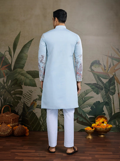 Viskose-Seide-Sky-Kurta mit Faden- und Sequenzarbeit, begleitet von Hosen