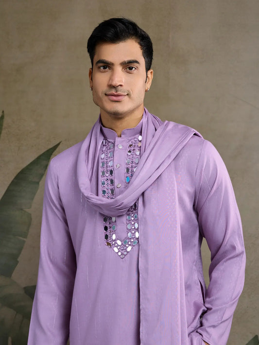 Mauvefarbenes Kurta-Set mit Jari und Spiegelarbeit, Hose und Dupatta
