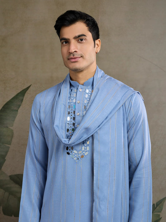 Hellblaues Kurta-Set mit Jari und Spiegelarbeit, Hose und Dupatta