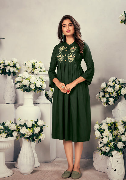 Dunkelgrünes mittellanges Kurta-Top aus Viskose mit Details