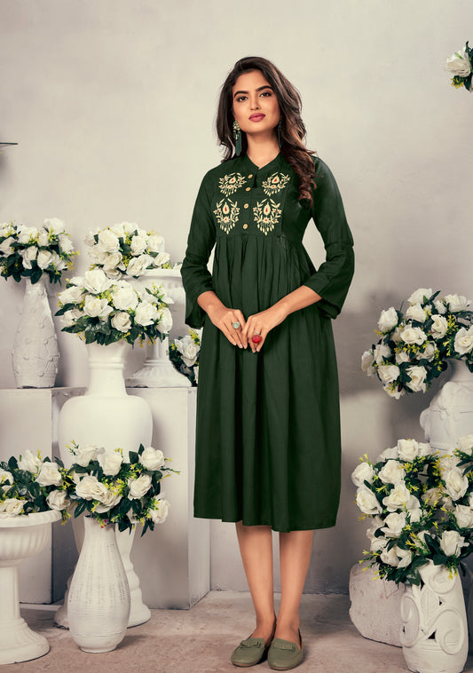 Dunkelgrünes mittellanges Kurta-Top aus Viskose mit Details
