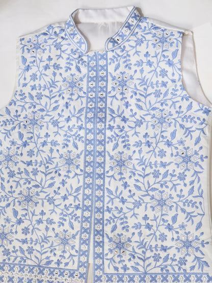 Kurta Homme 3 pièces avec veste koti brodée bleu clair en soie et coton