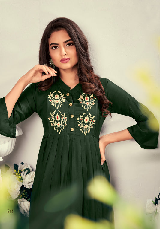 Dunkelgrünes mittellanges Kurta-Top aus Viskose mit Details