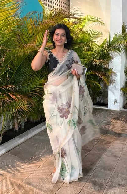 Sari blanc à imprimé fleuri lotus embelli rose gold COLLECTION HEENA