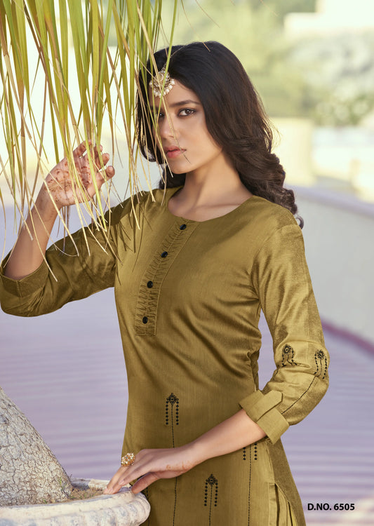 Wunderschönes langes Kurta aus Seide in Schwarz und Bronze