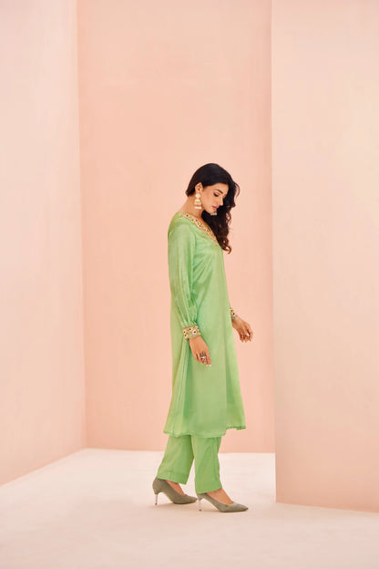 Ensemble Salwar Vert Pistache Chinon avec Broderie à la Main
