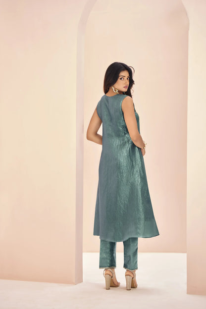 Salwar Suit en Organza Vert d'eau avec Broderie à la Main