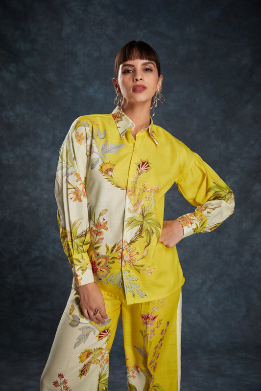 Ensemble coordonné en lin jaune imprimé