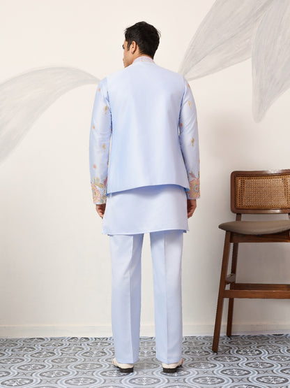 Ensemble Kurta Vesti Koti Homme bleu clair avec motifs floraux délicats et broderies de sequins COLLECTION VIVAAN
