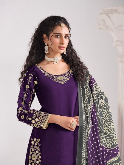Salwar Suit violet aux détails dorés en soie chanderi COLLECTION MEHER