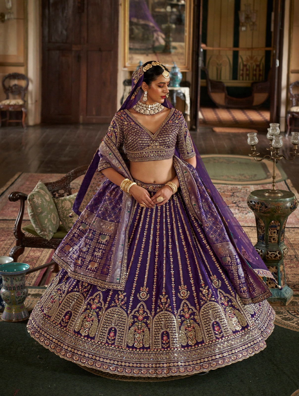 Exklusiver Designer-Braut-Lehenga in Fuchsia-Pink mit Stickereien und Applikationen, NAVYA-KOLLEKTION 2025